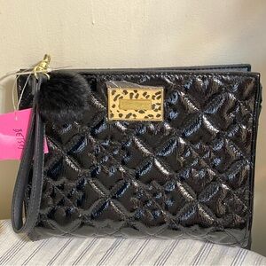 BETSY JOHNSON LARGE PATENT FAUX LEATHER WRISTLET